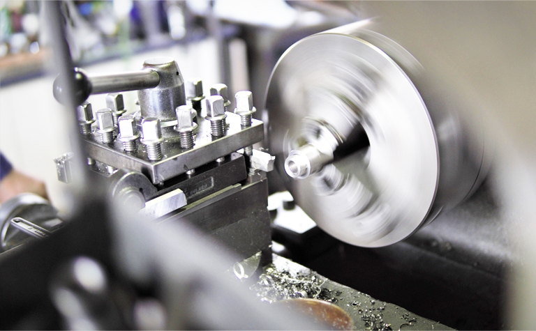 挽物加工（ひきもの）